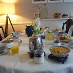 לינה וארוחת בוקר Balally House 3*